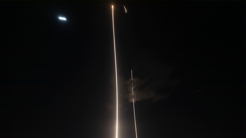 Falcon 9 launches 30 payloads